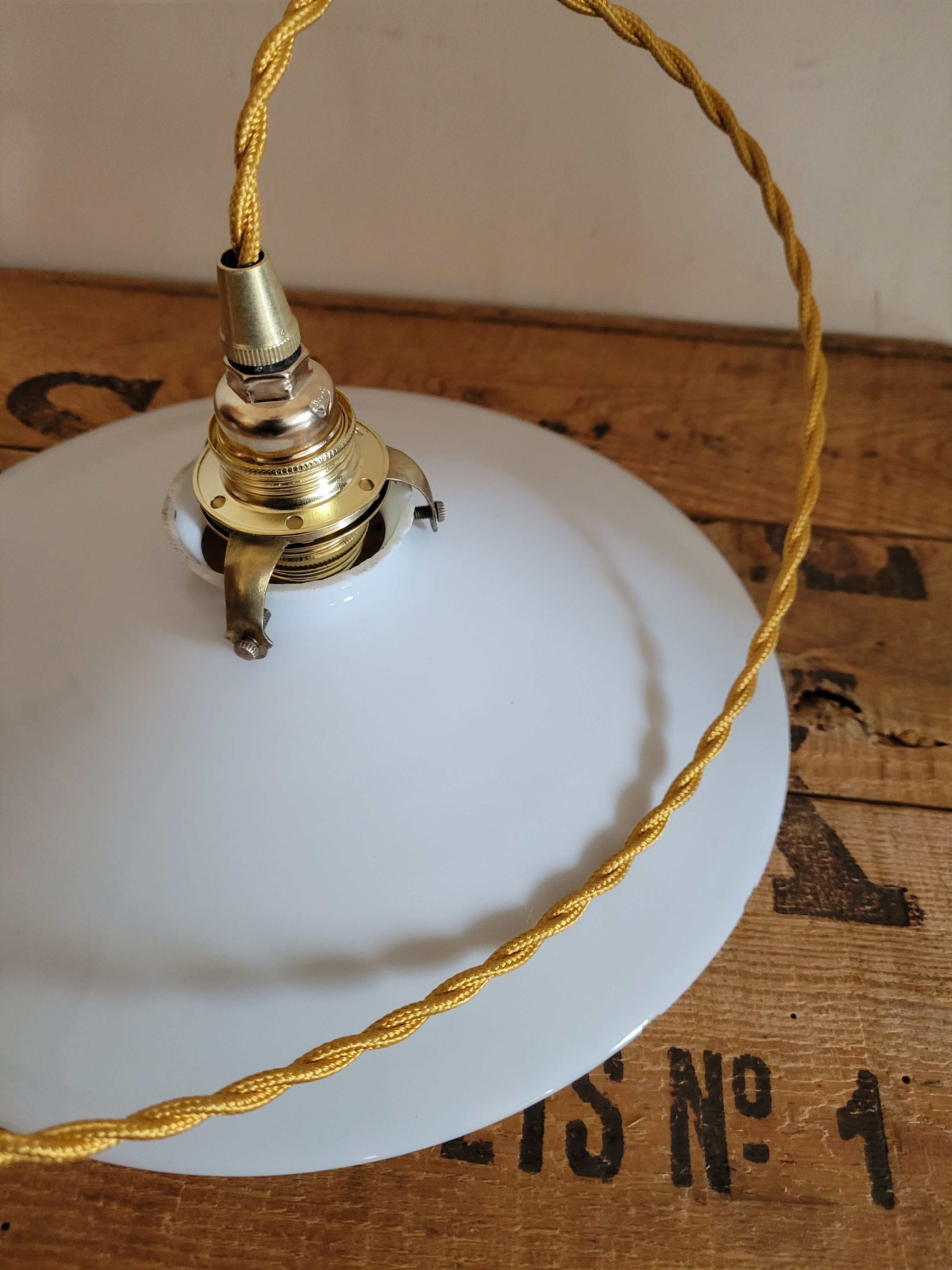 White opaline suspension