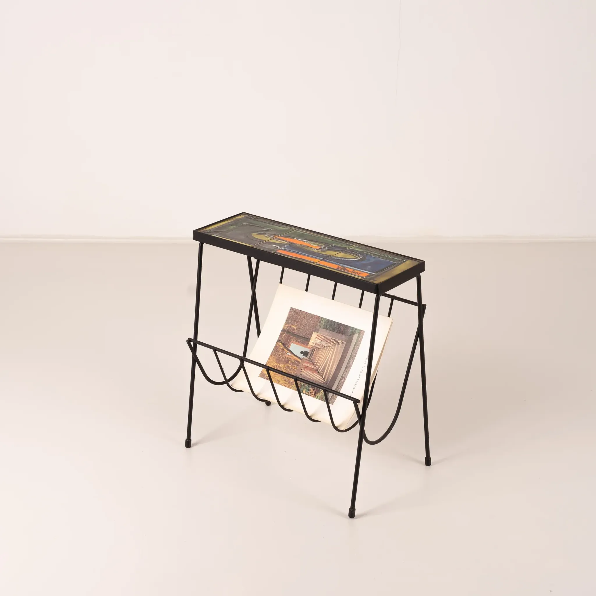 Ceramic tile magazine rack by Belarti