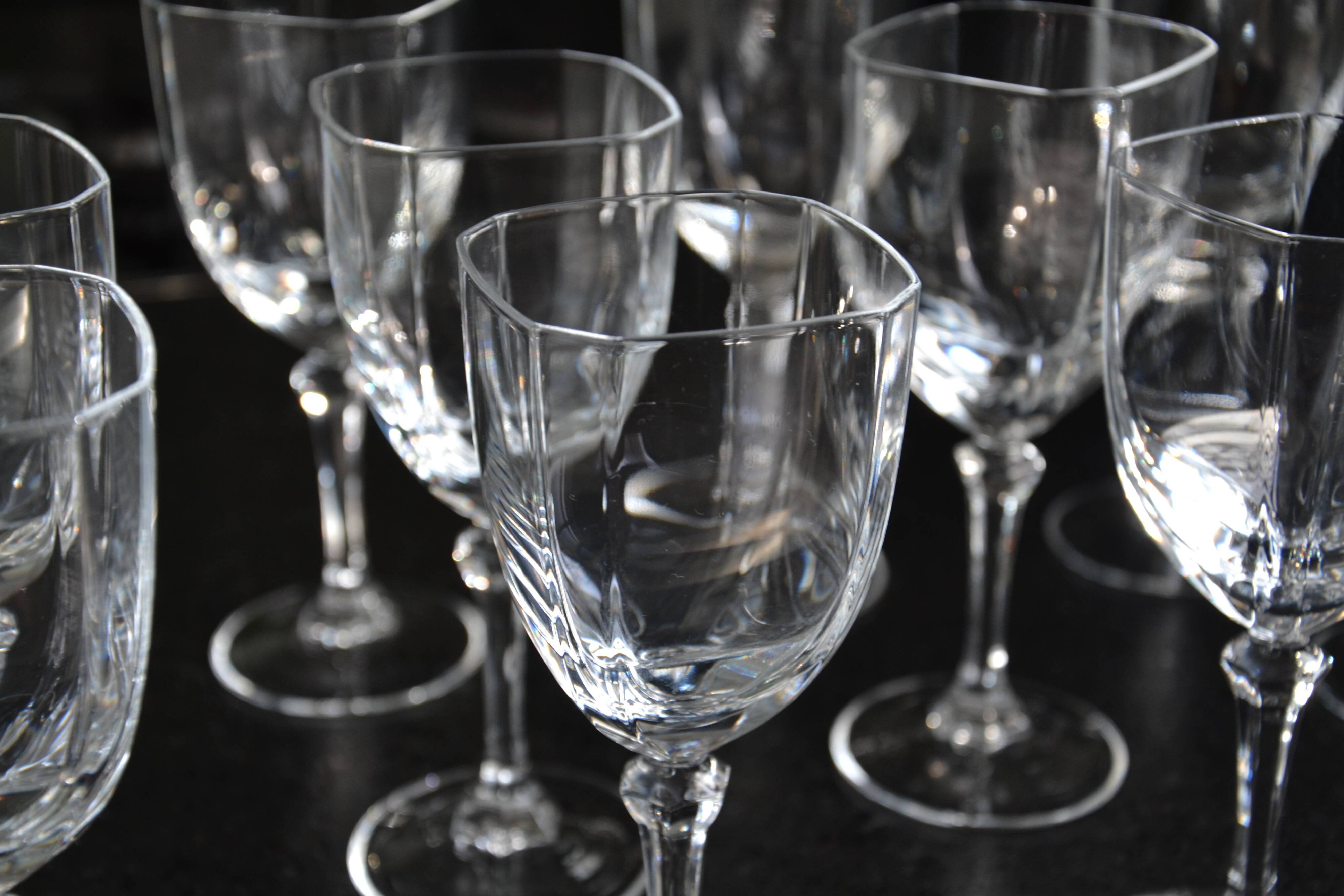 11 Arques crystal water glasses with an original square shape