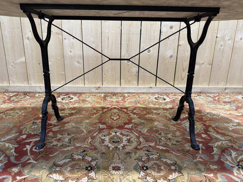 Table bistrot ovale en marbre et fonte