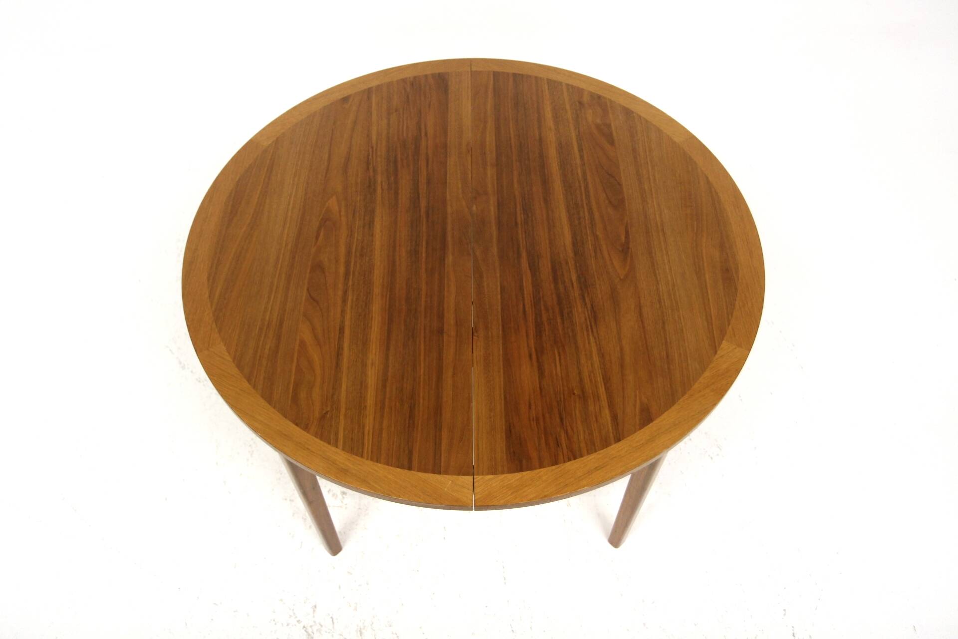 Scandinavian extendable dining table in walnut, Sweden, 1960.