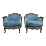 Paire de fauteuils bergères de style Louis XV en velours bleu et bois doré