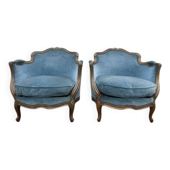 Paire de fauteuils bergères de style Louis XV en velours bleu et bois doré