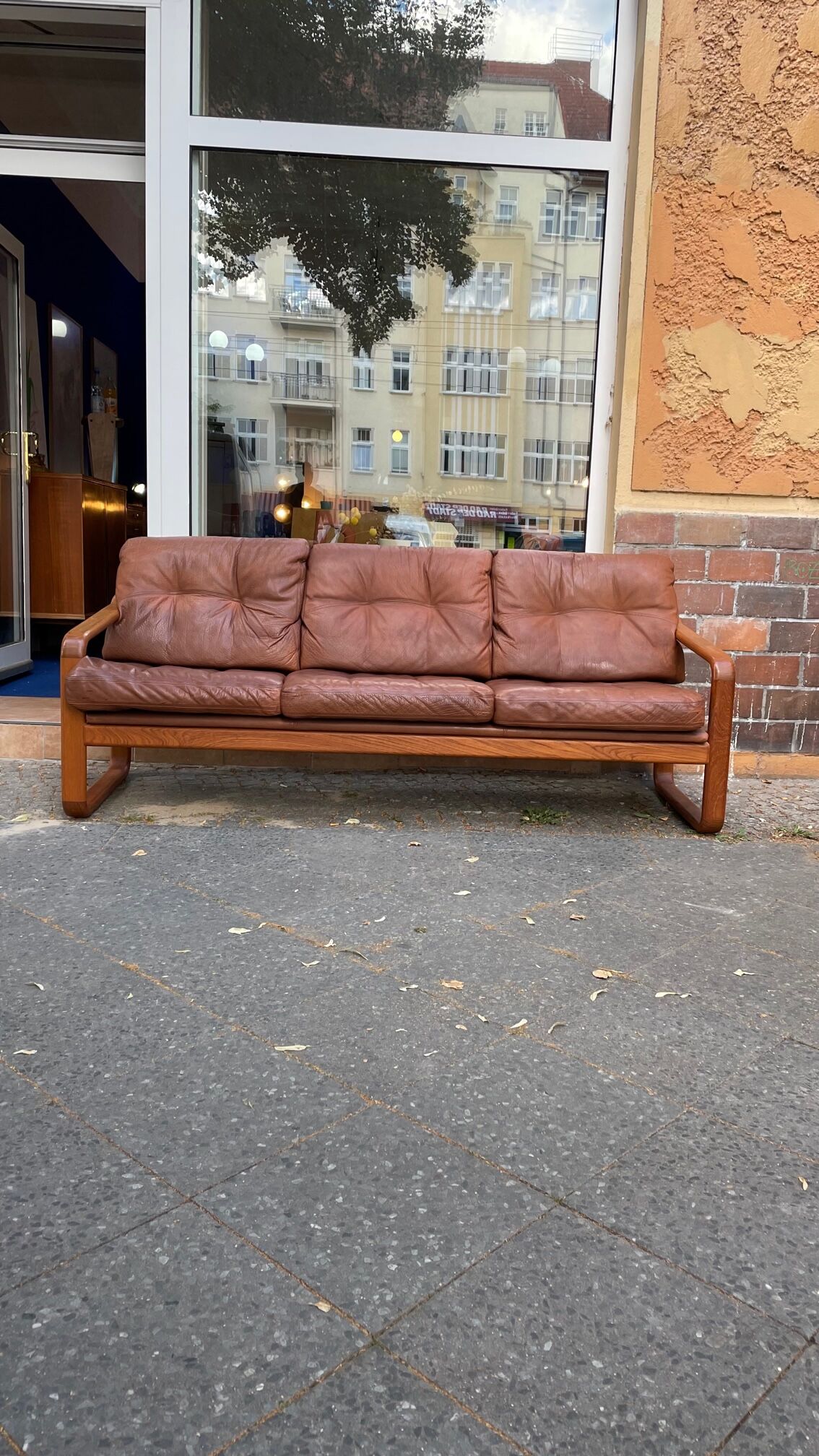 HS Denmark sofa in leather and teak from the 60s