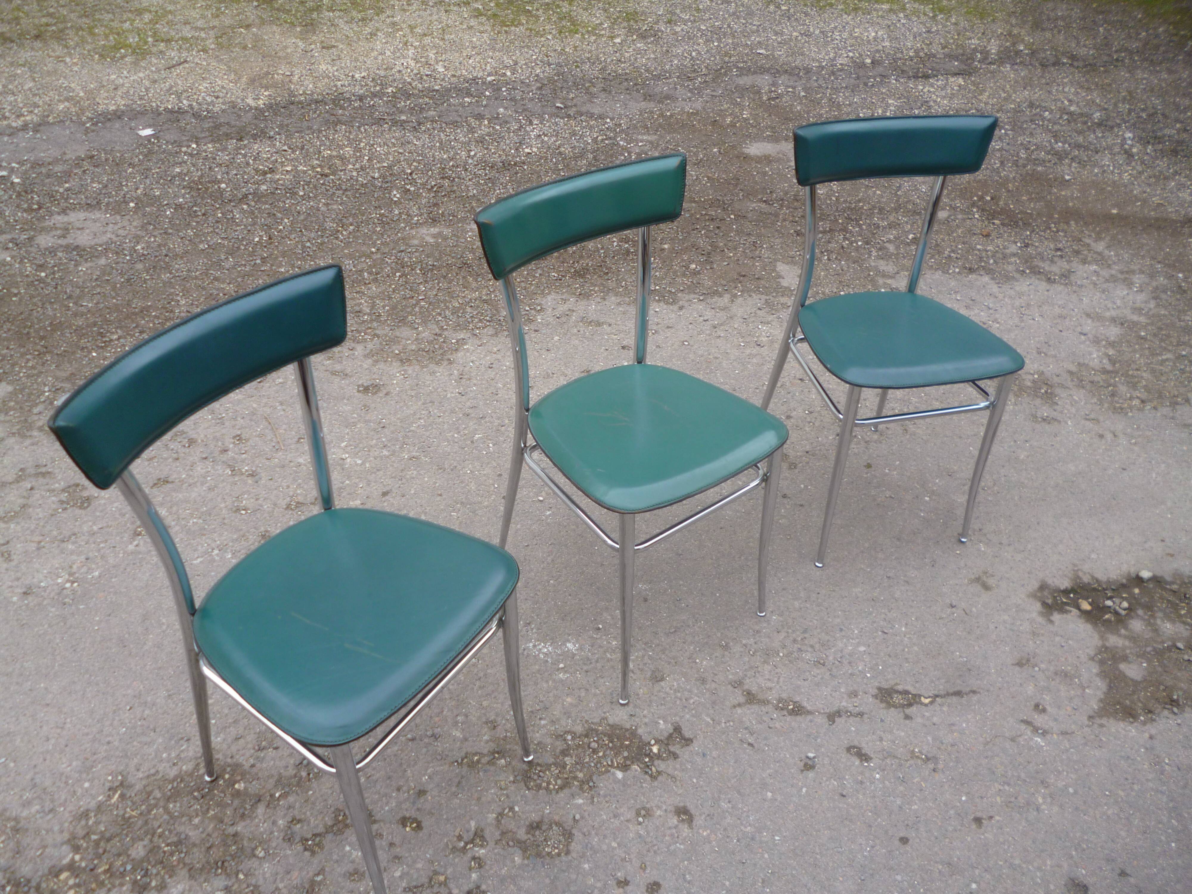 3 chaises chromé et cuir vert