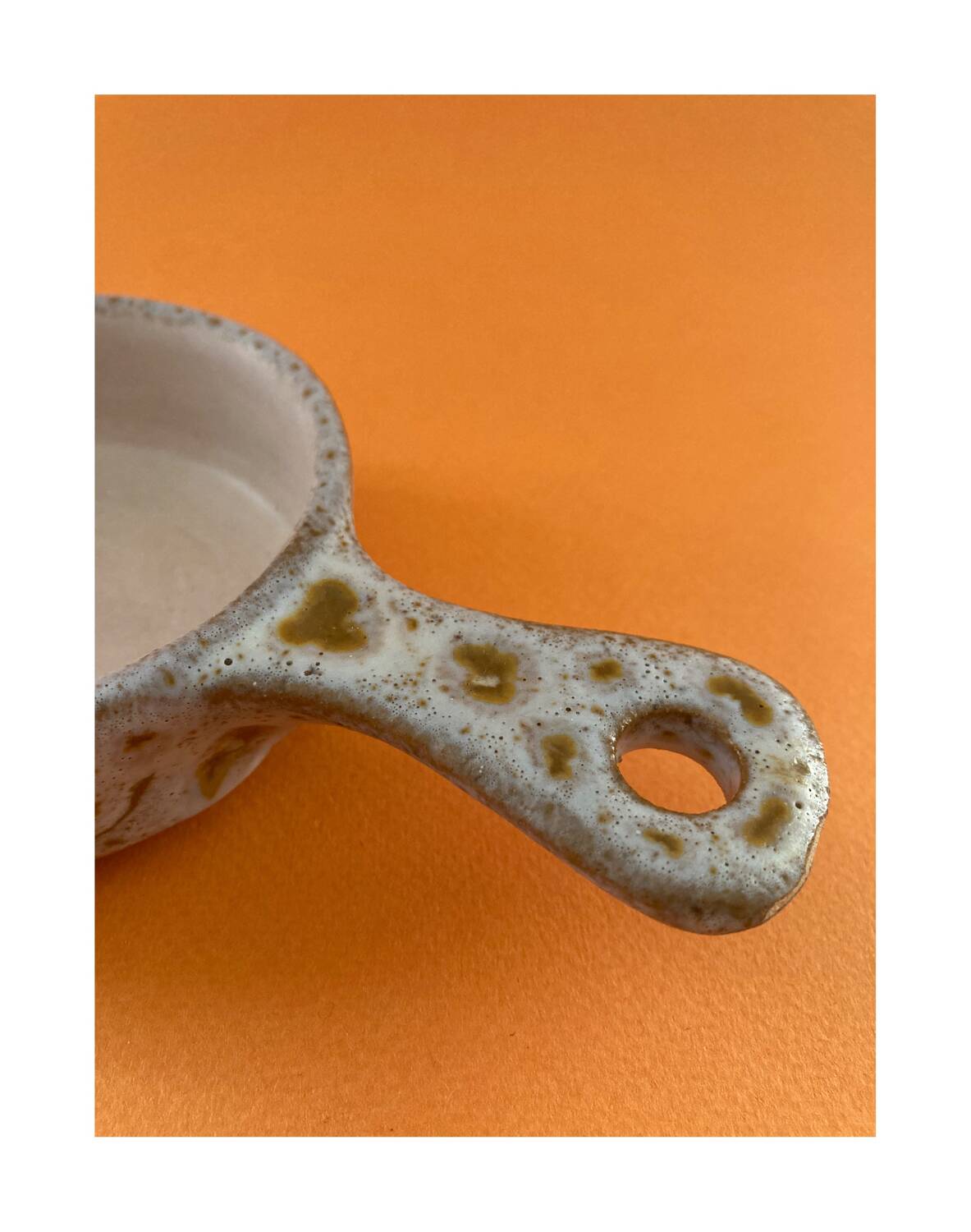 Ceramic pocket emptier