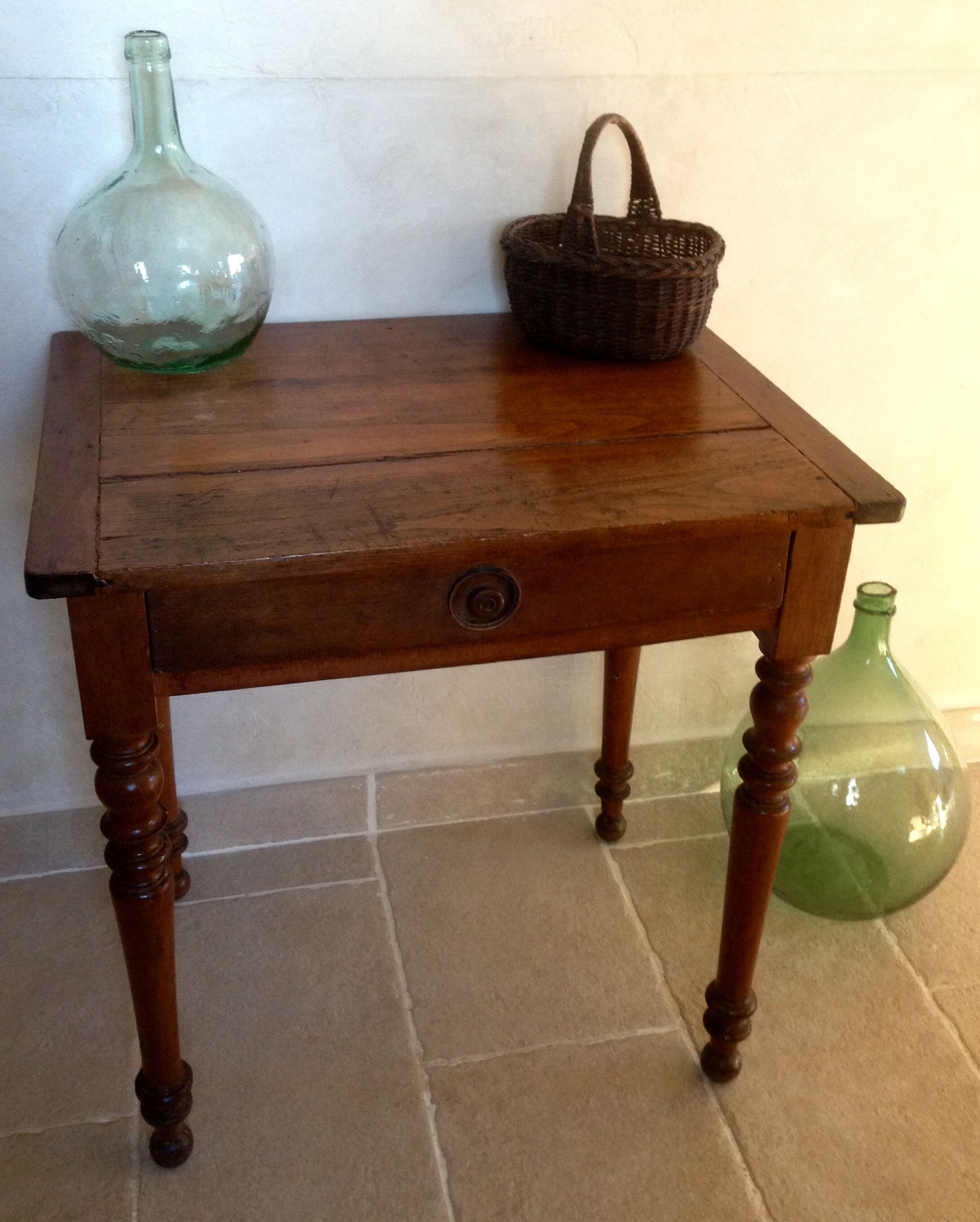 Table d'appoint pieds en bois tourné