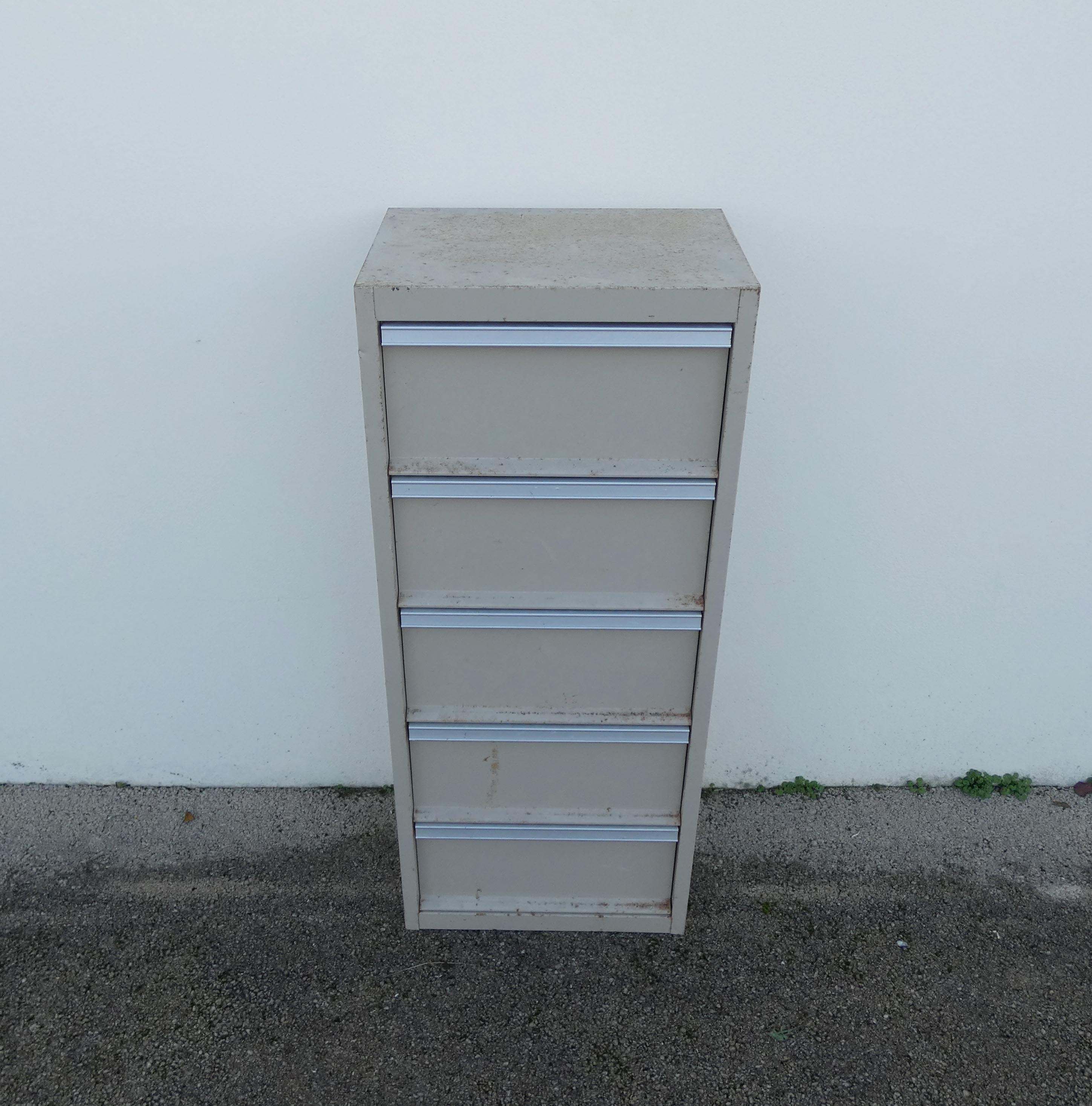 Metal storage locker