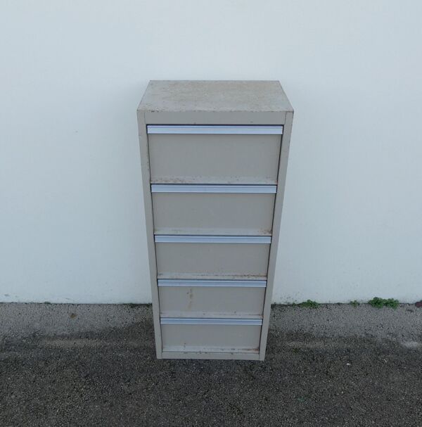 Casier de rangement en métal