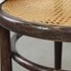 Chaise de bistrot au design vintage en bois courbé, très charmante et élégante, avec accoudoirs confortables