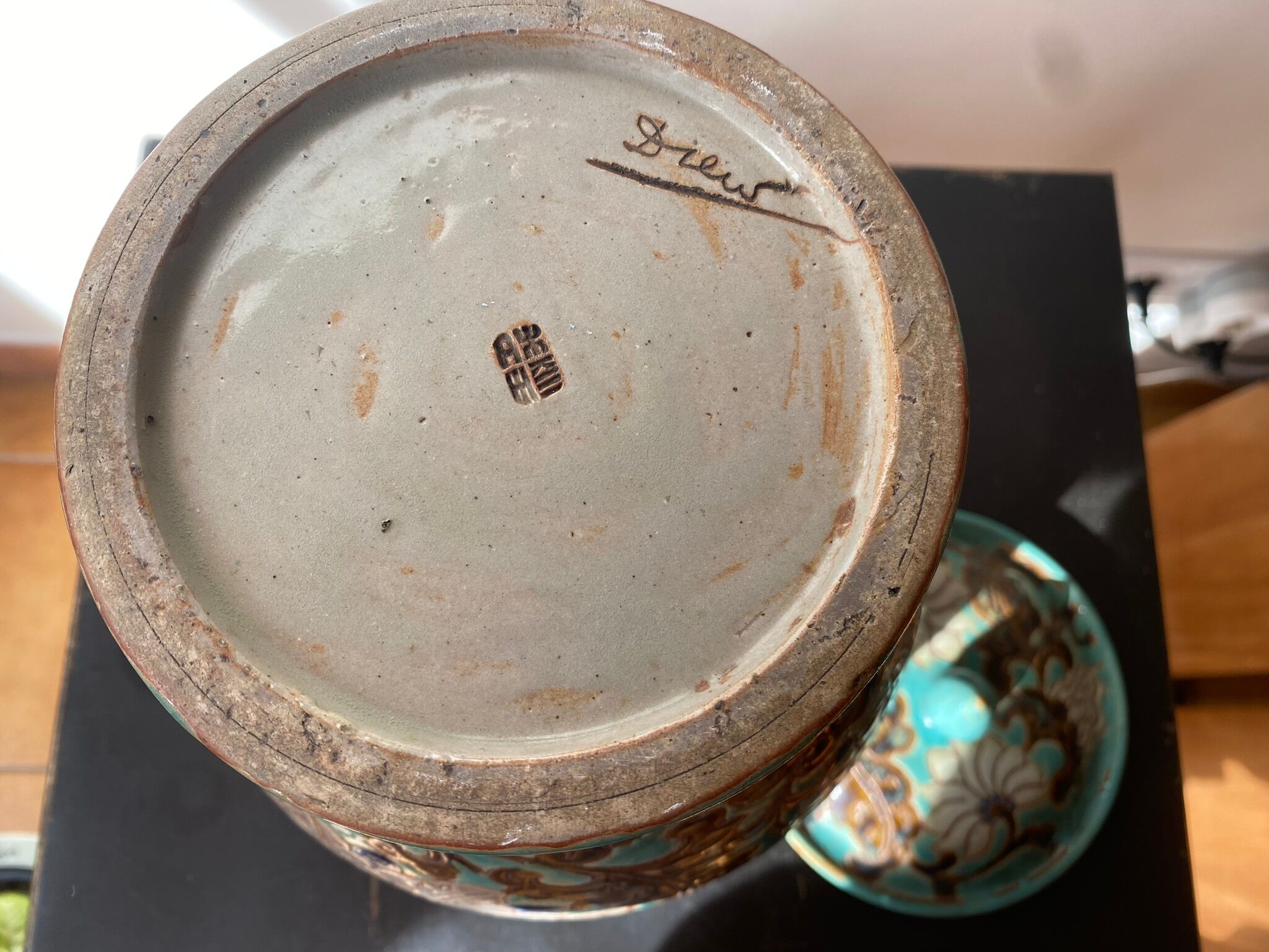 Hibiscus ceramic pot