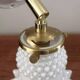 Applique murale en opaline blanche