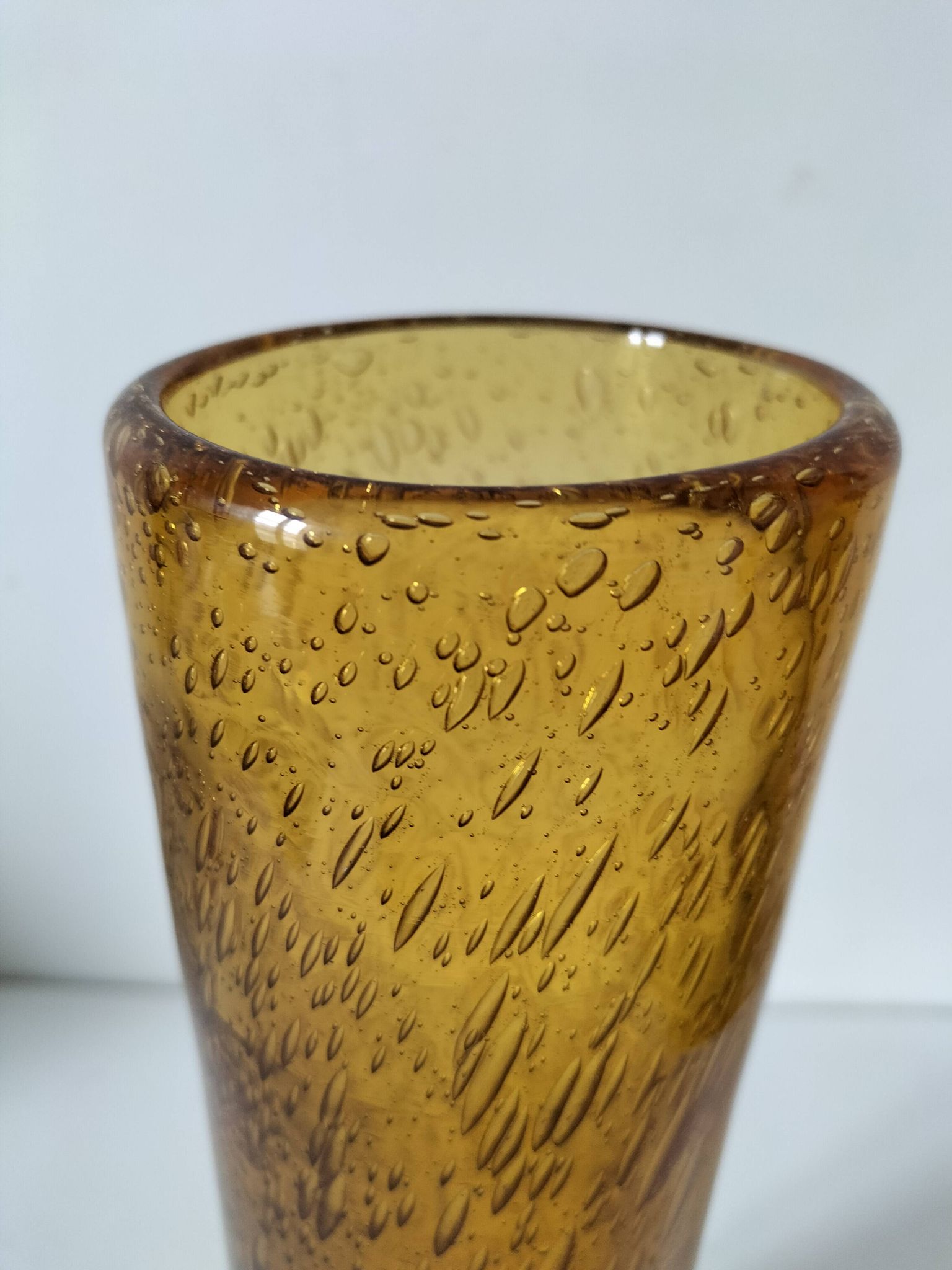 Grand vase bullé