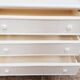 Commode vintage en rotin blanc