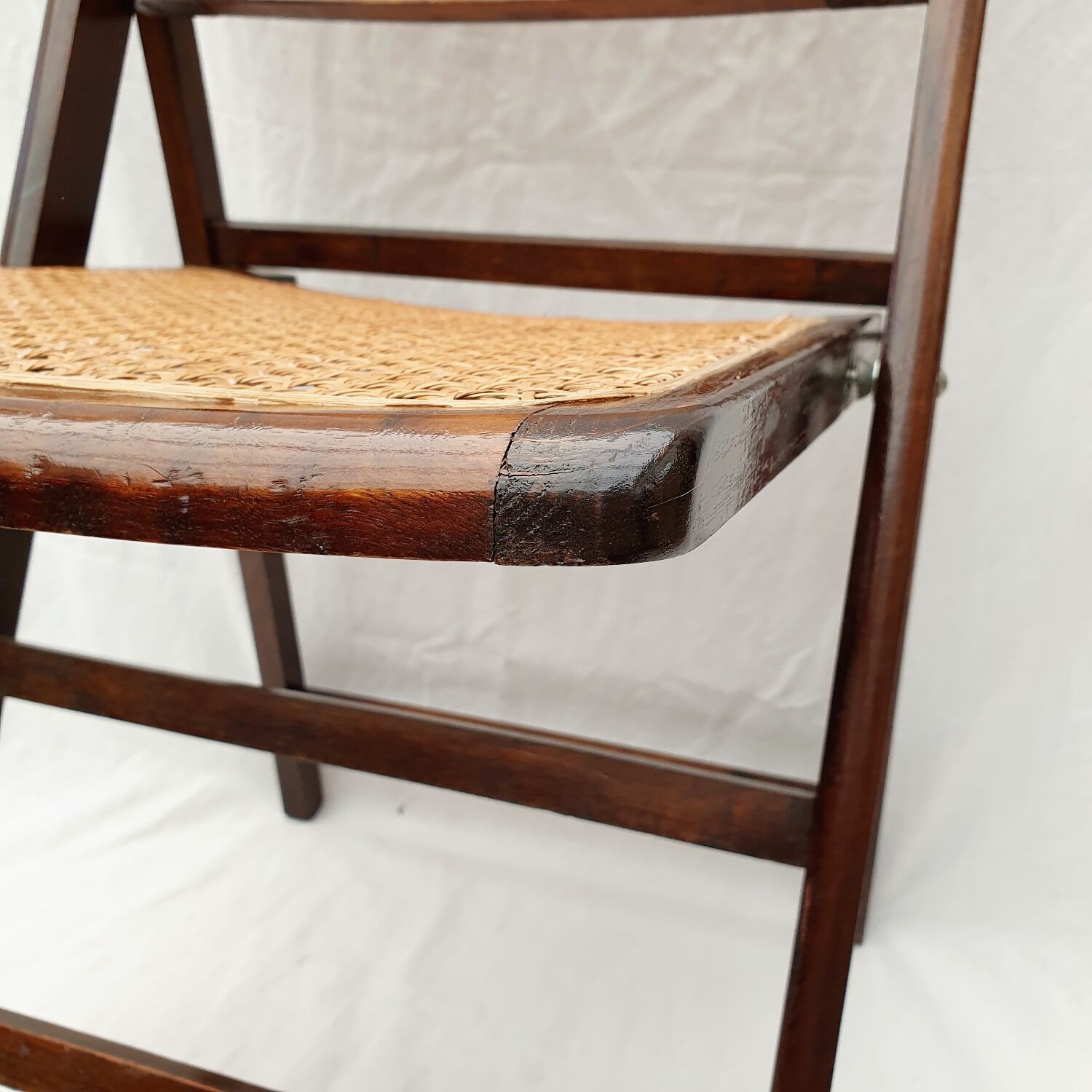 Chaise pliante cannée