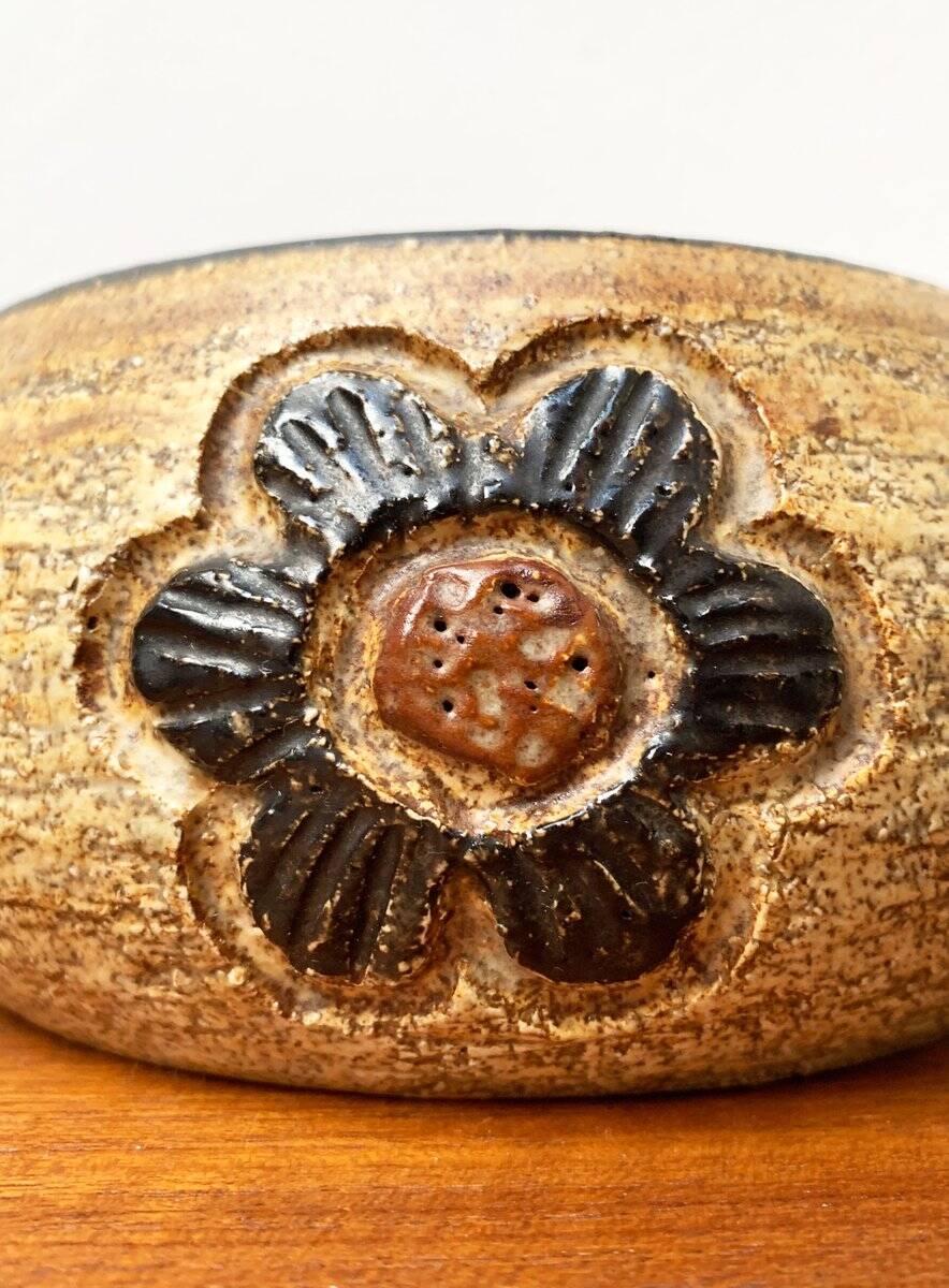 Vintage ceramic bowl by Jette Hellerøe.