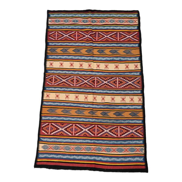 Tapis kilim berbère multicolores tissés mains en laine naturelle