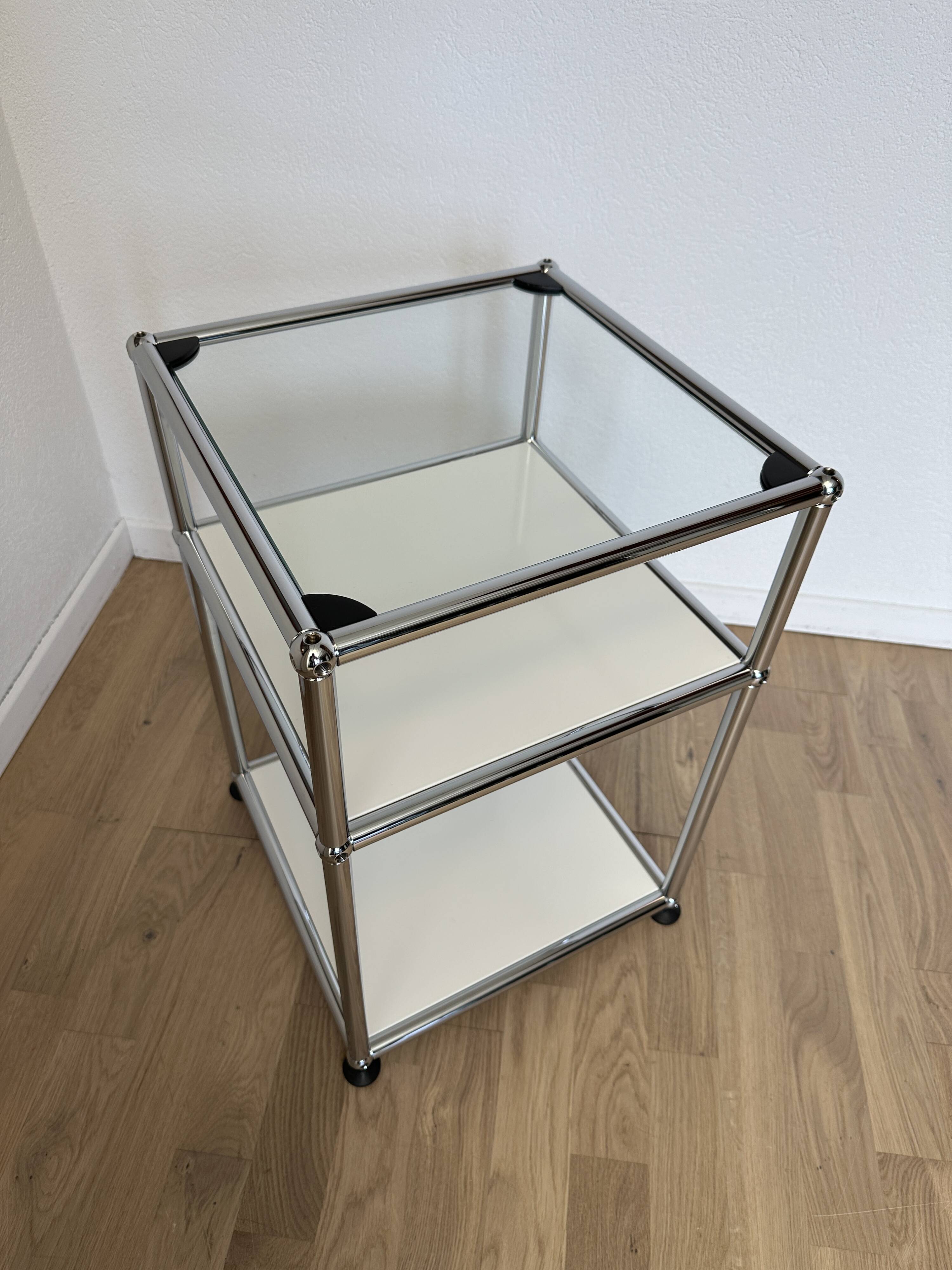 Table d’appoint USM Haller en Blanc Pur et Verre