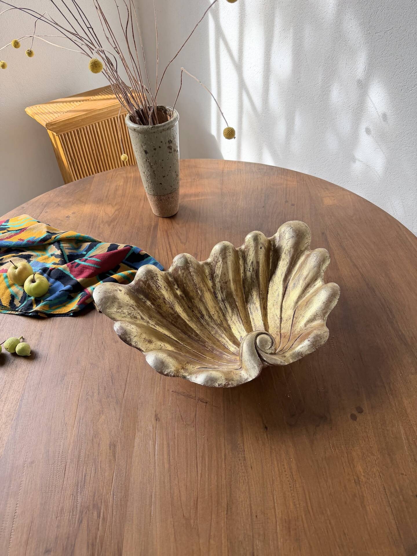 Immense wooden plate 1900 shell with golden patina