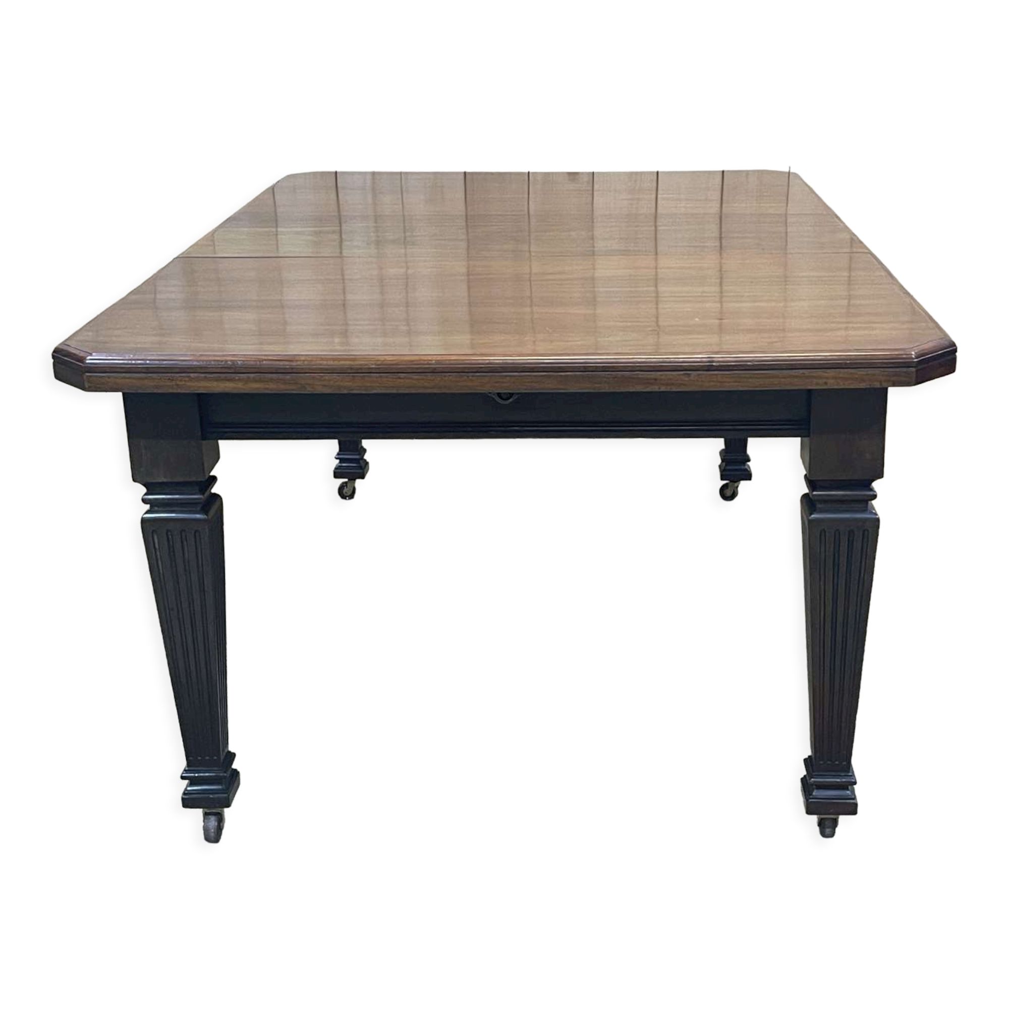 English mahogany table from the 1930s with an extension