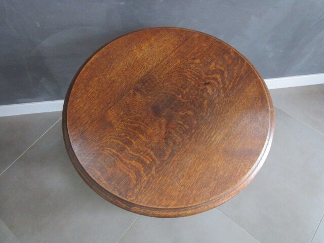 Old oak pedestal table