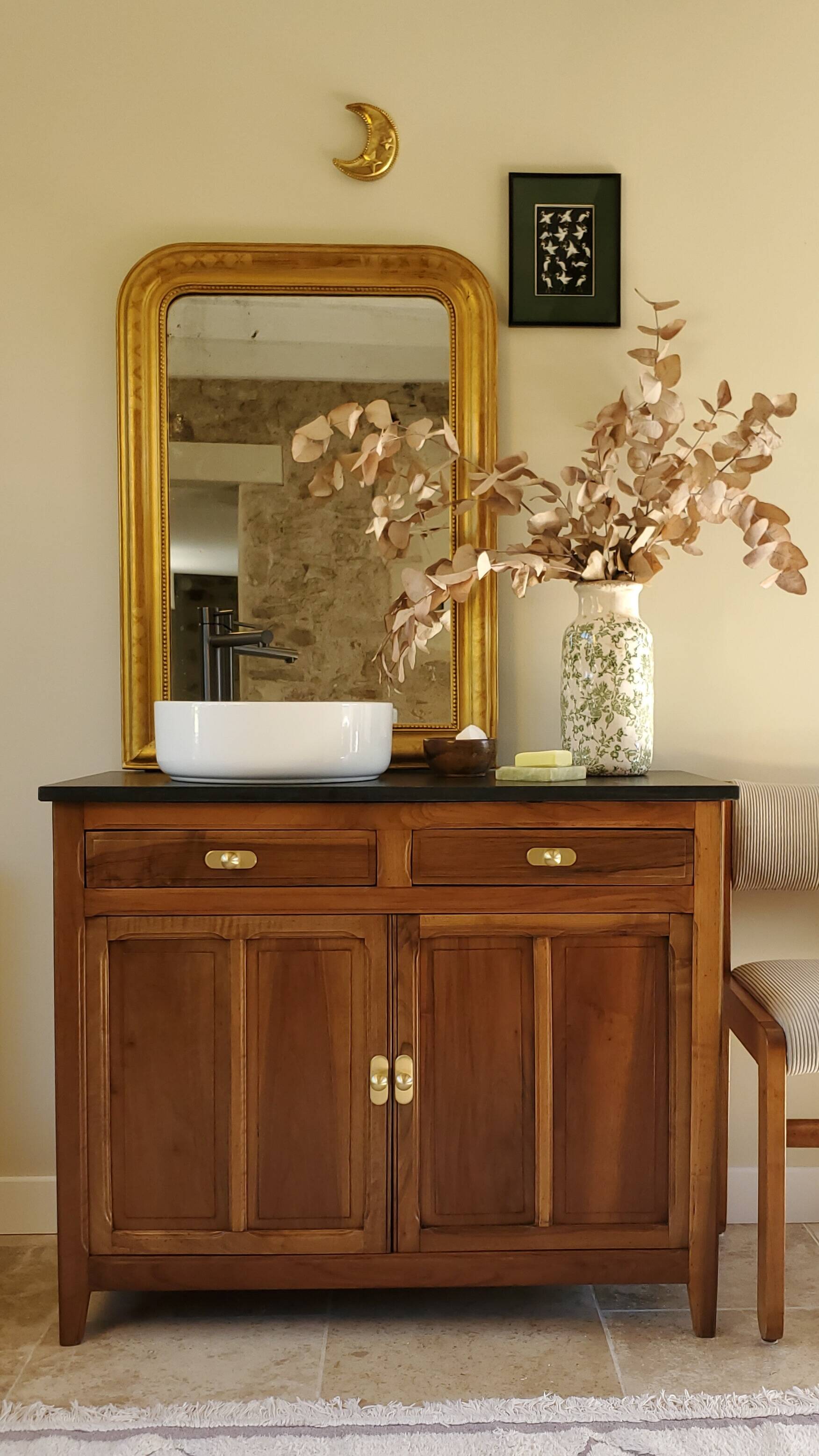 Vanity unit in solid walnut and Zimbabwean granite.