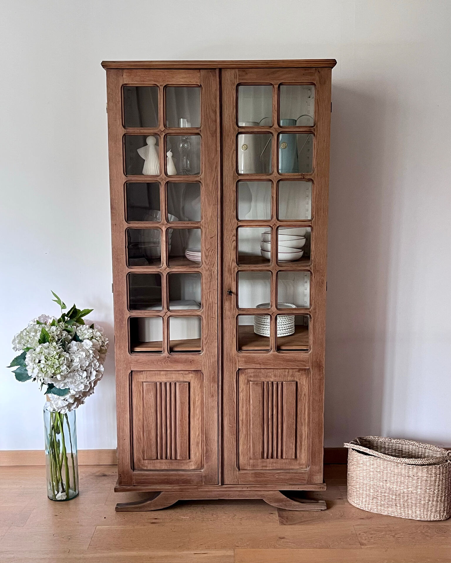 Renovated display cabinet library