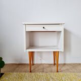 Vintage bedside table with tapered legs - white