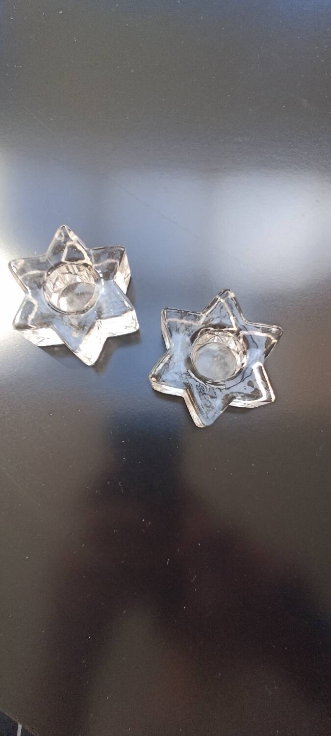 2 star-shaped candle holders