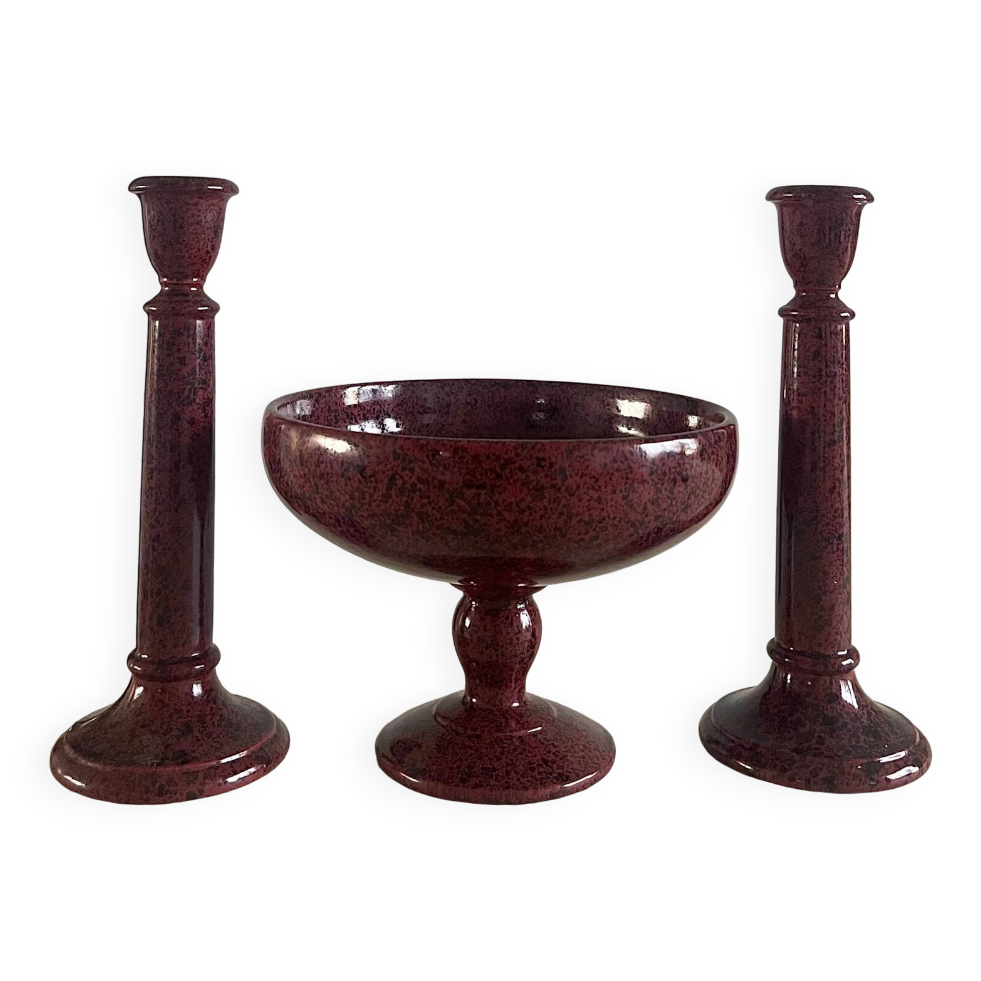 Candlesticks and bowl in speckled ceramic.