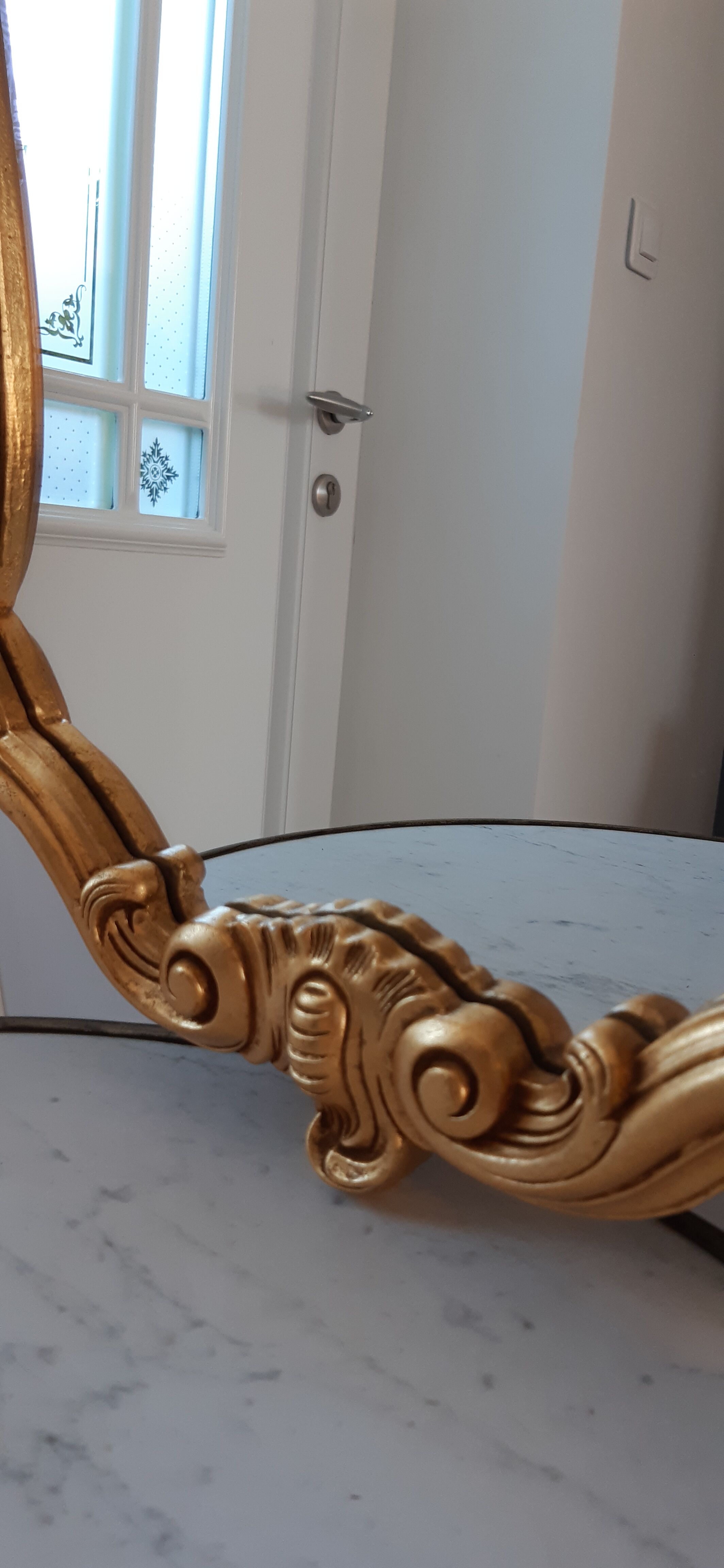 Miroir en en résine dorée années 50-60