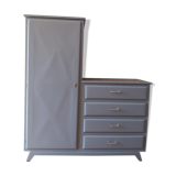 Asymmetrical cabinet compass feet