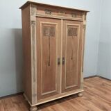 Art Nouveau chest of drawers in walnut