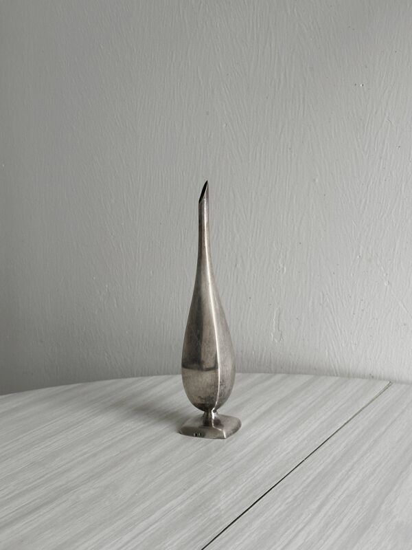 Petit vase soliflore en métal