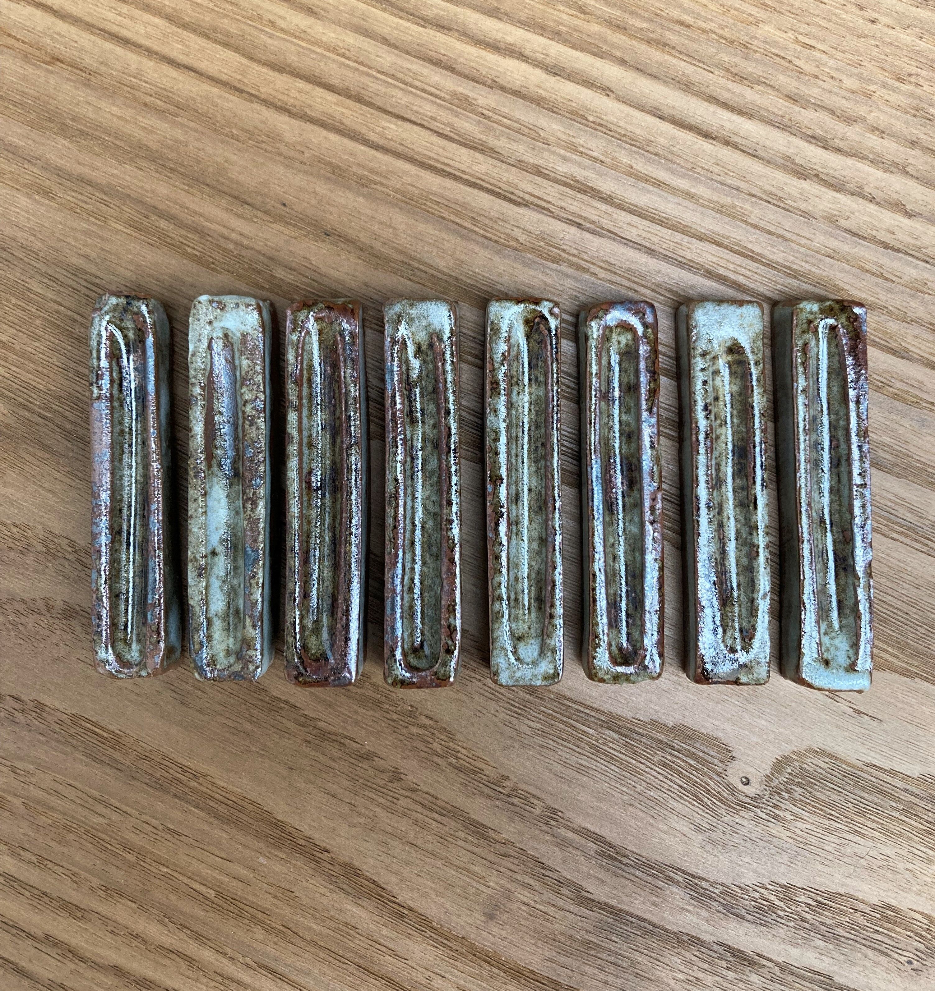 Set of 8 knife holders in enamelled stoneware