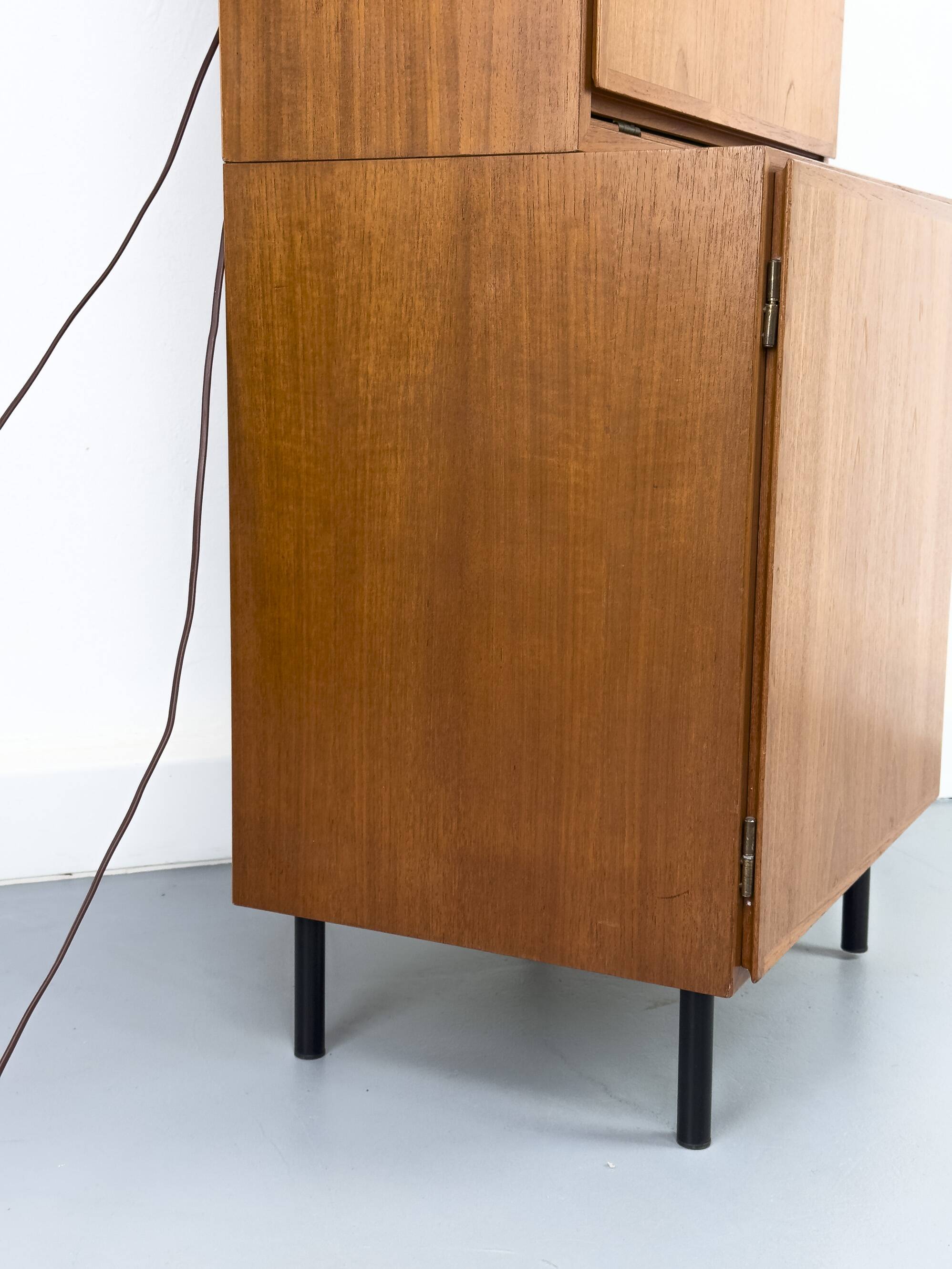 Meuble bar éclairé en teck d'Omann Jun, années 1960