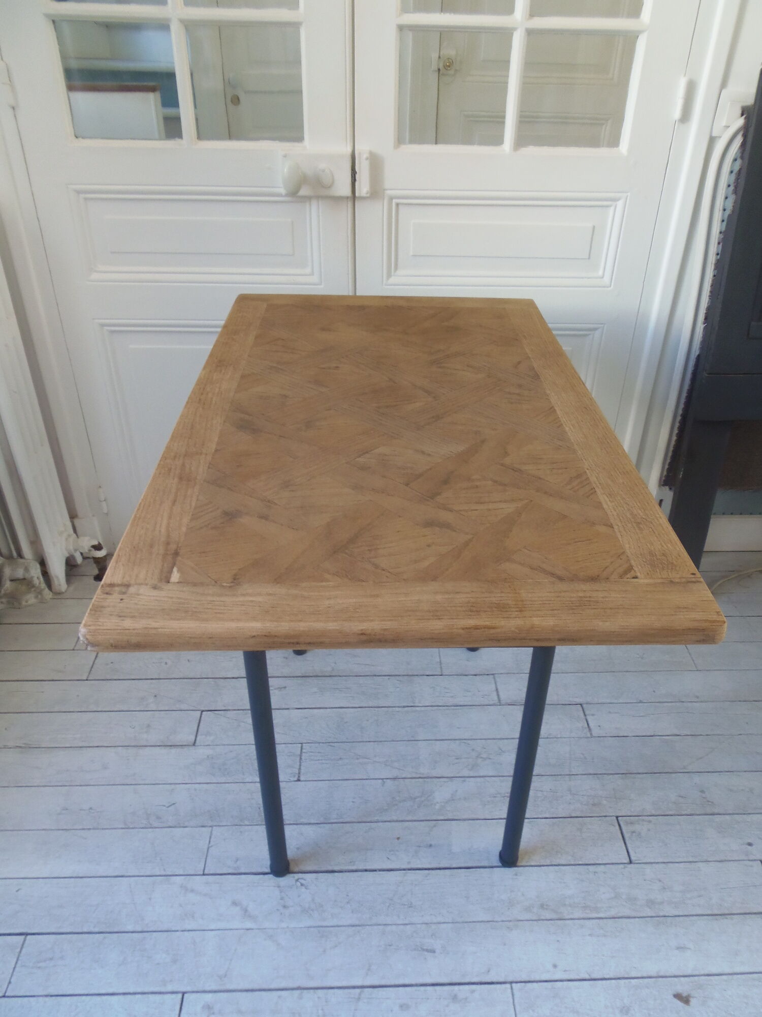 Table, tubular pedestal metal gray slate, oak tray marked