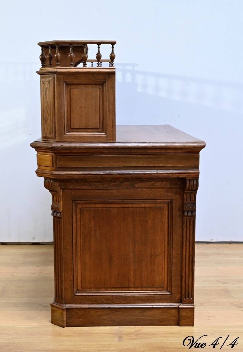 Oak apothecary counter – 1920