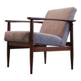 Mid Century Easy Chair in warm grey textil.