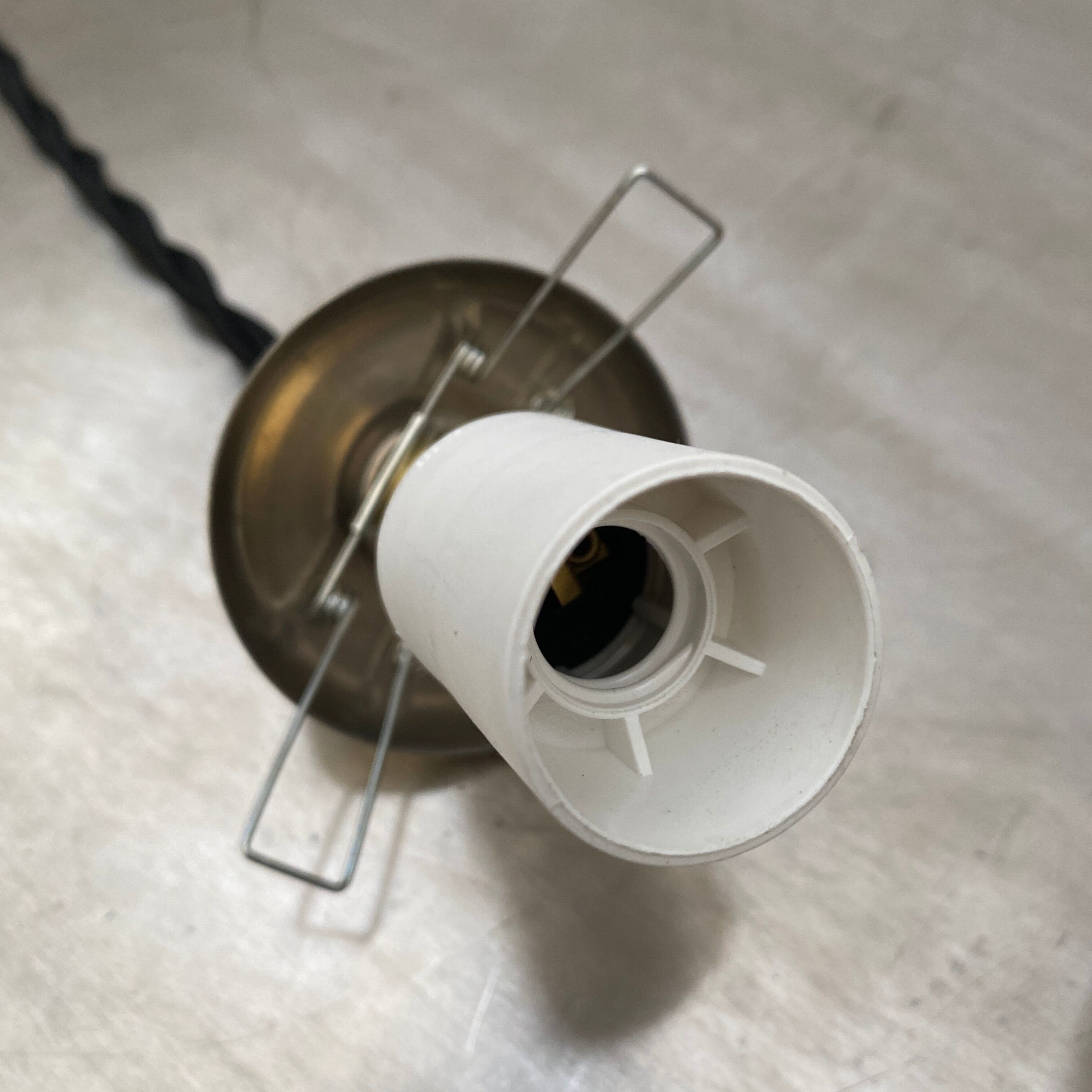 Lot 3 opaline hanging lamps