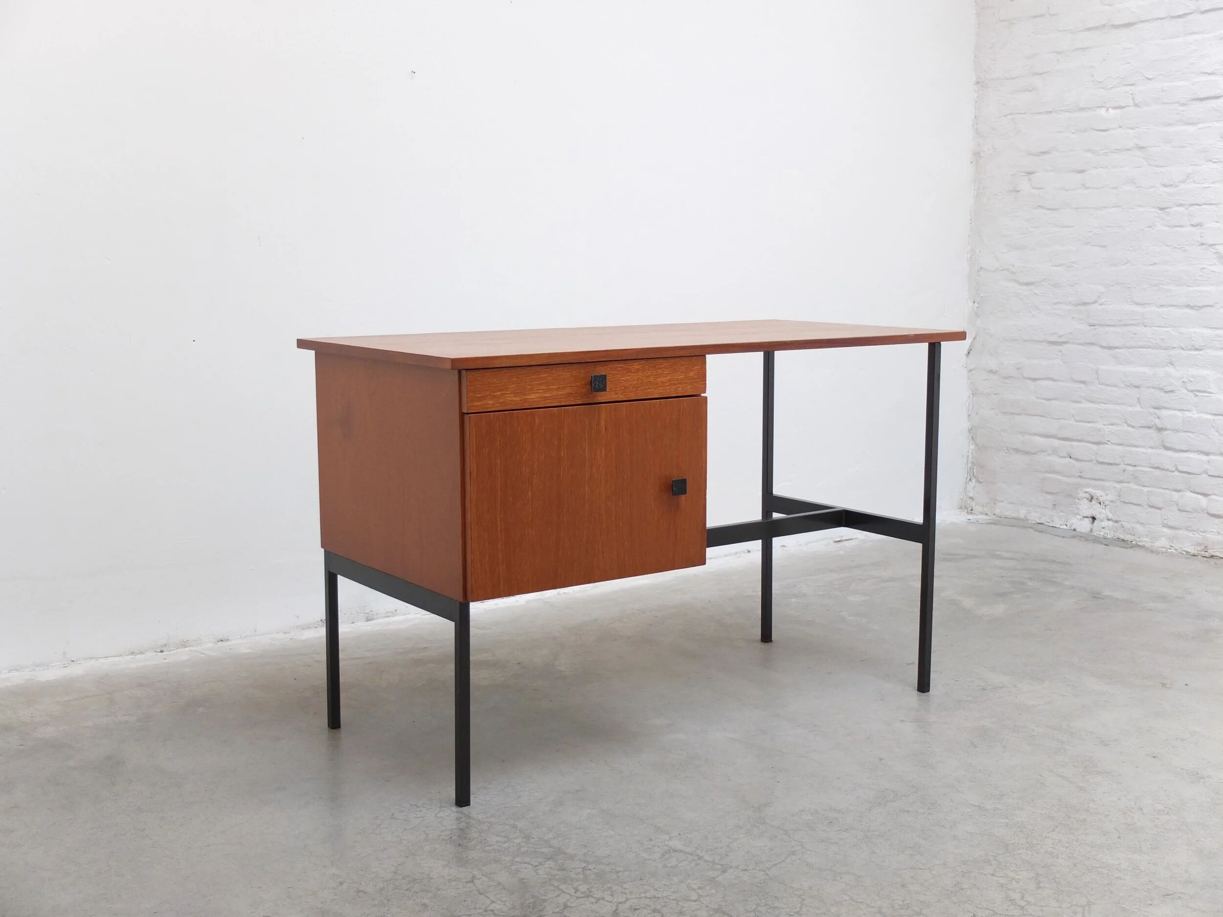 Freestanding modernist writing desk by MDK Belgium, 1960s