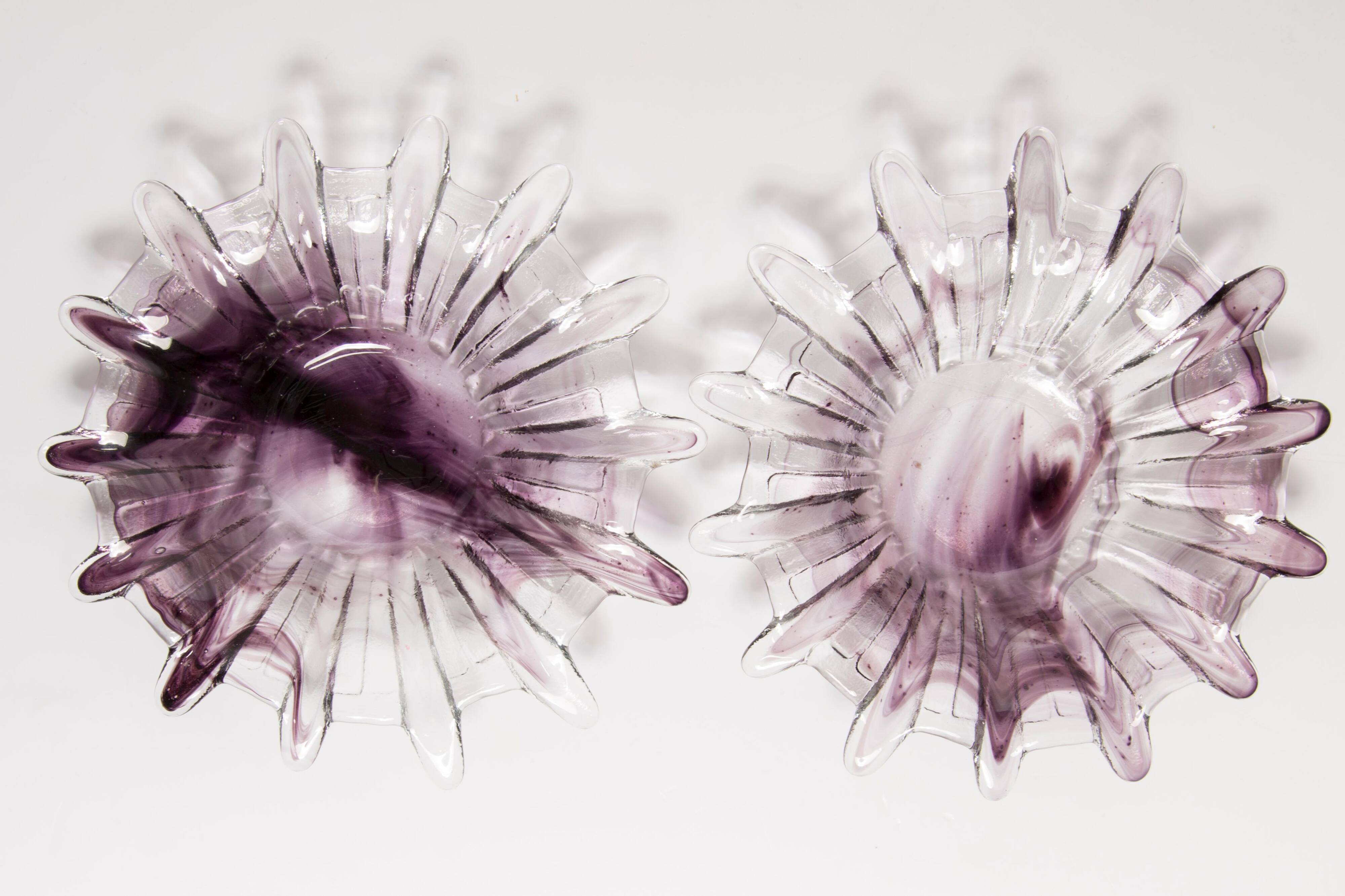 Pair of decorative plates/glasses in light purple vintage glass, Italy, 1960s