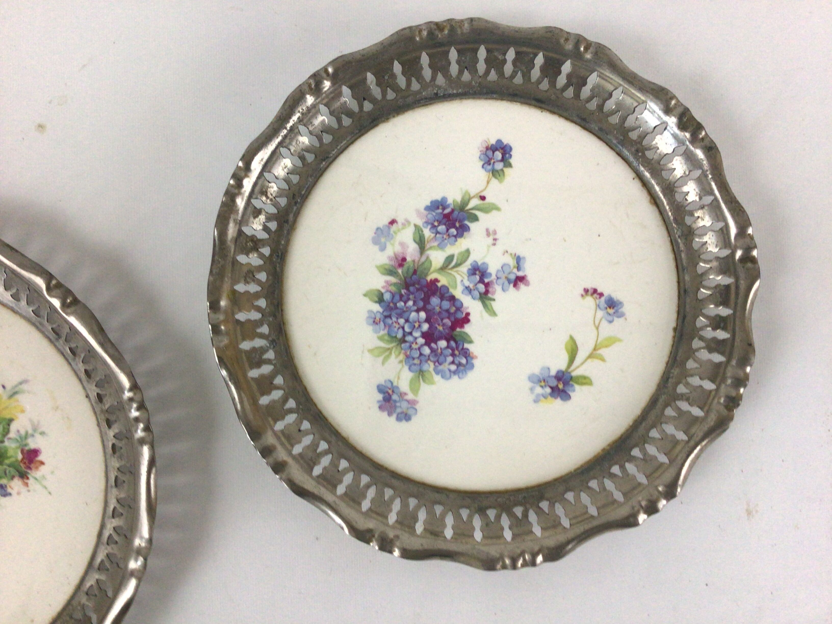 Paire de dessous de bouteille Métal et faience