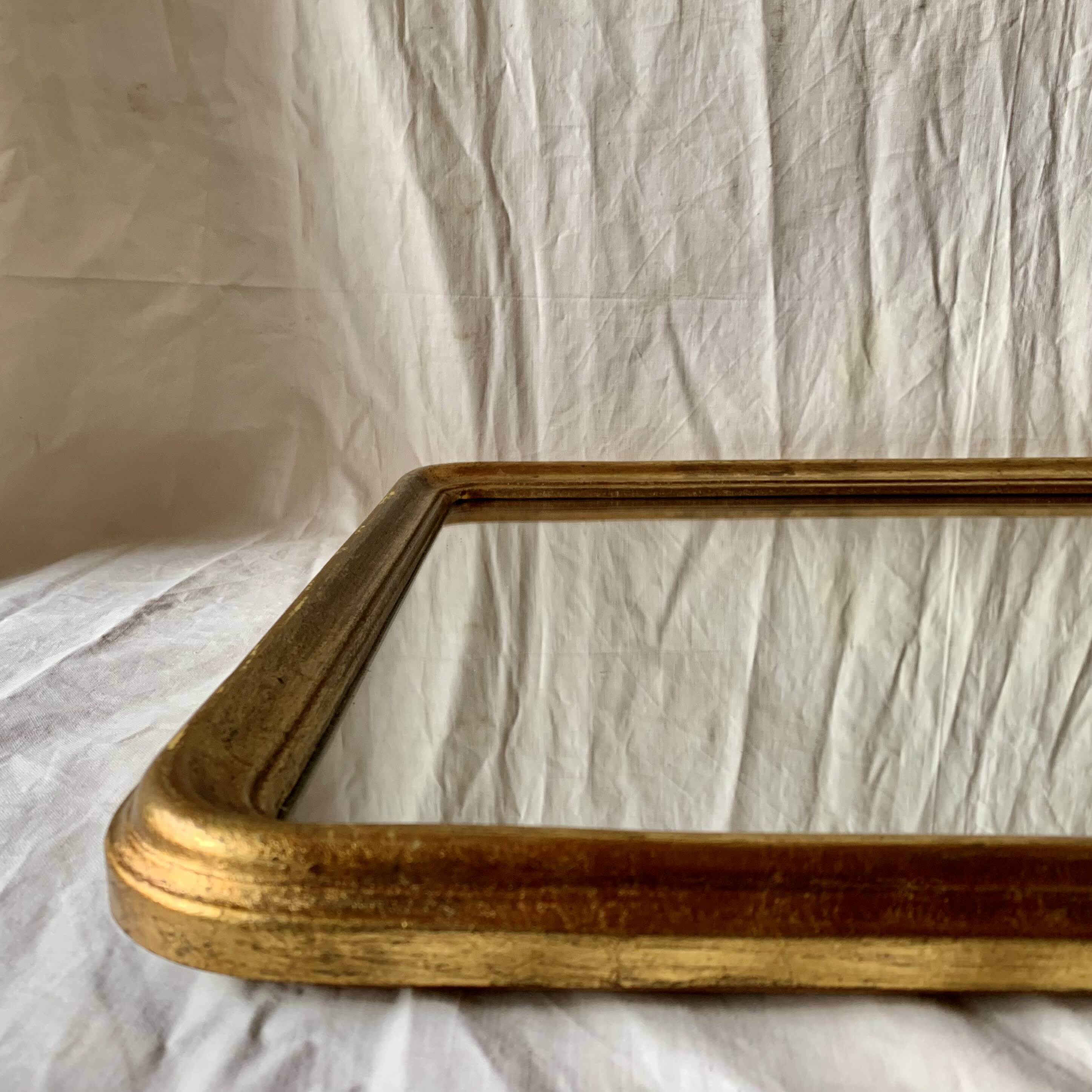 Grand miroir mural style arche en bois peint doré