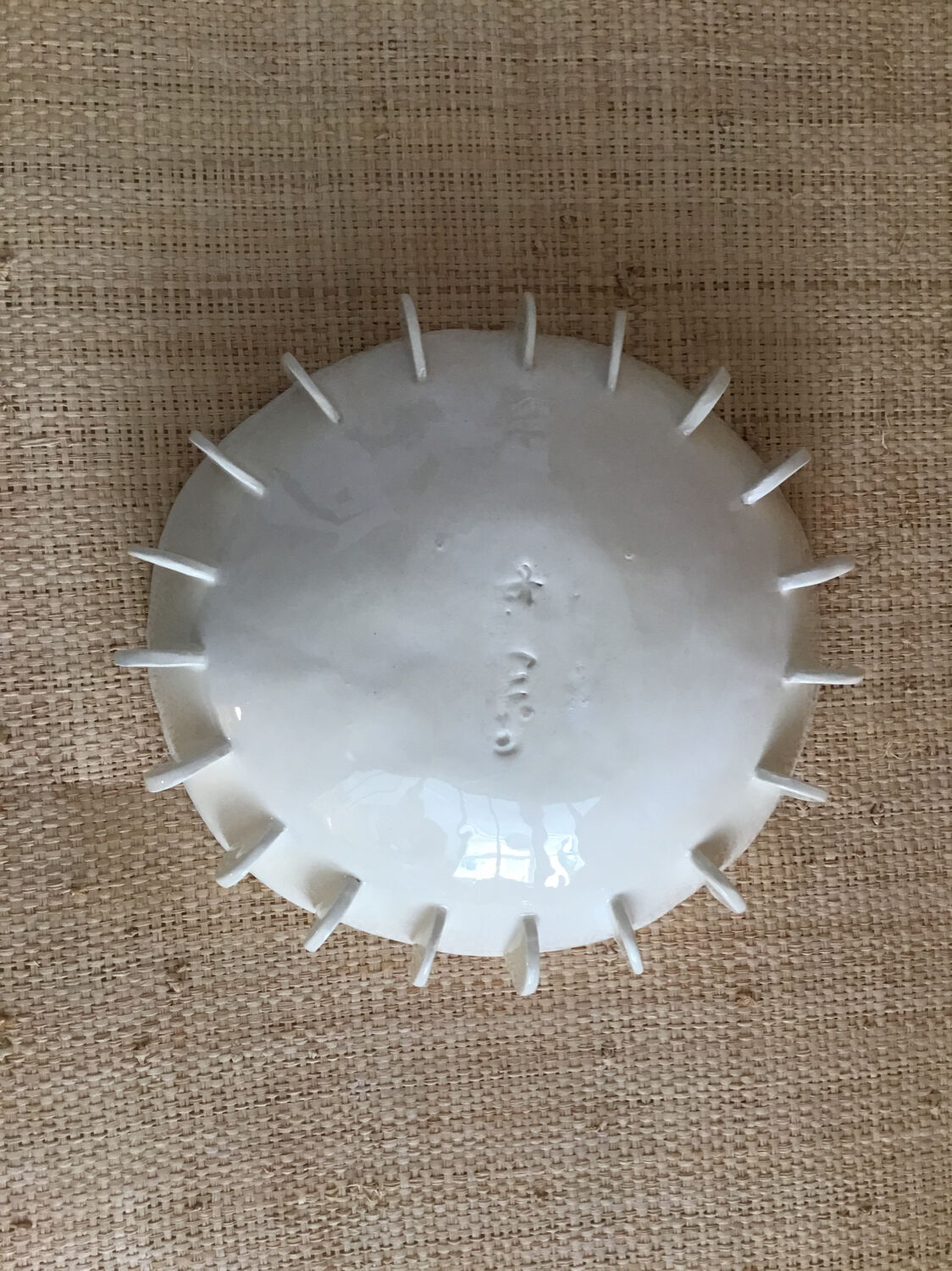 Glazed ceramic plate