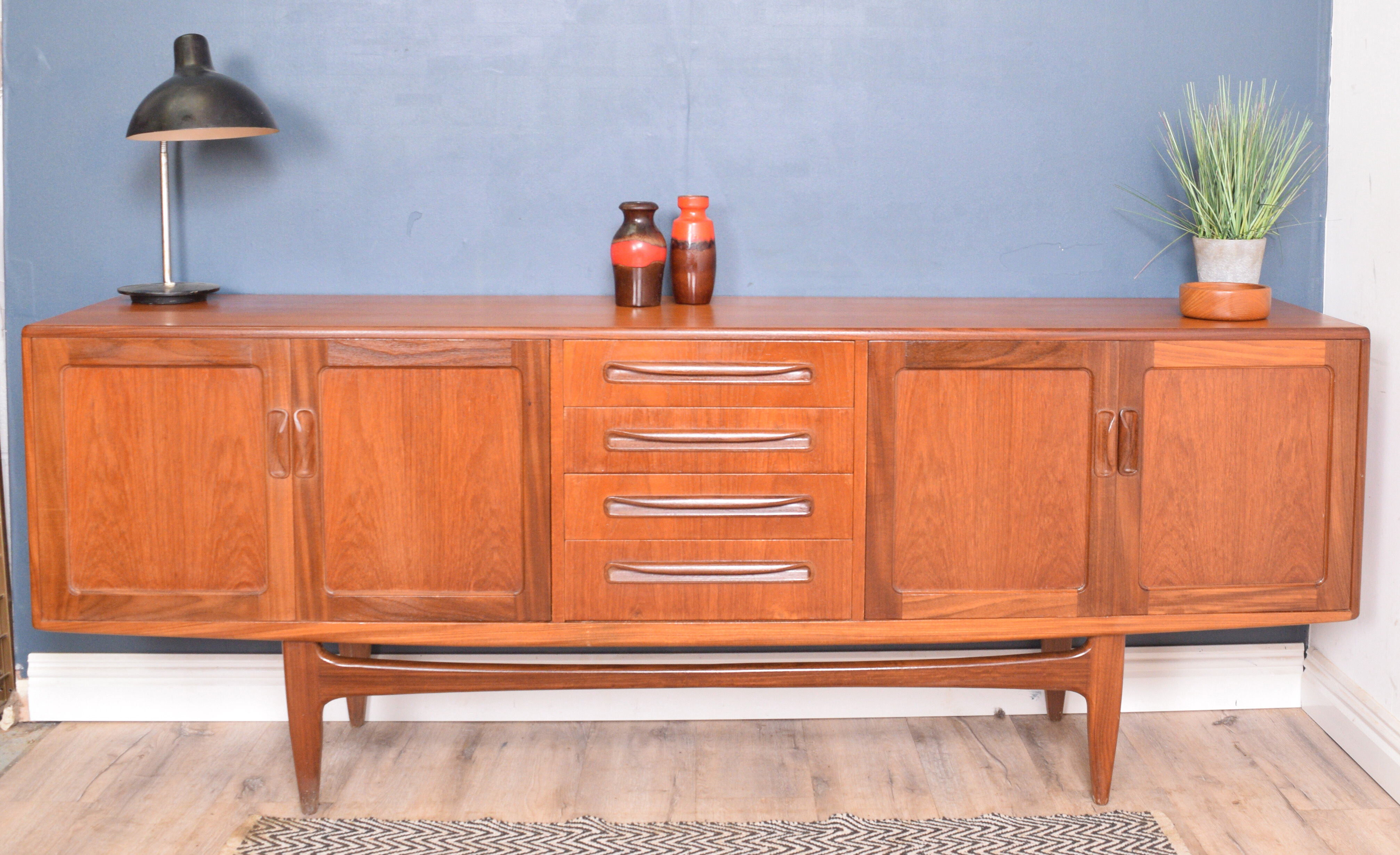 Enfilade par Viktor Wilkins