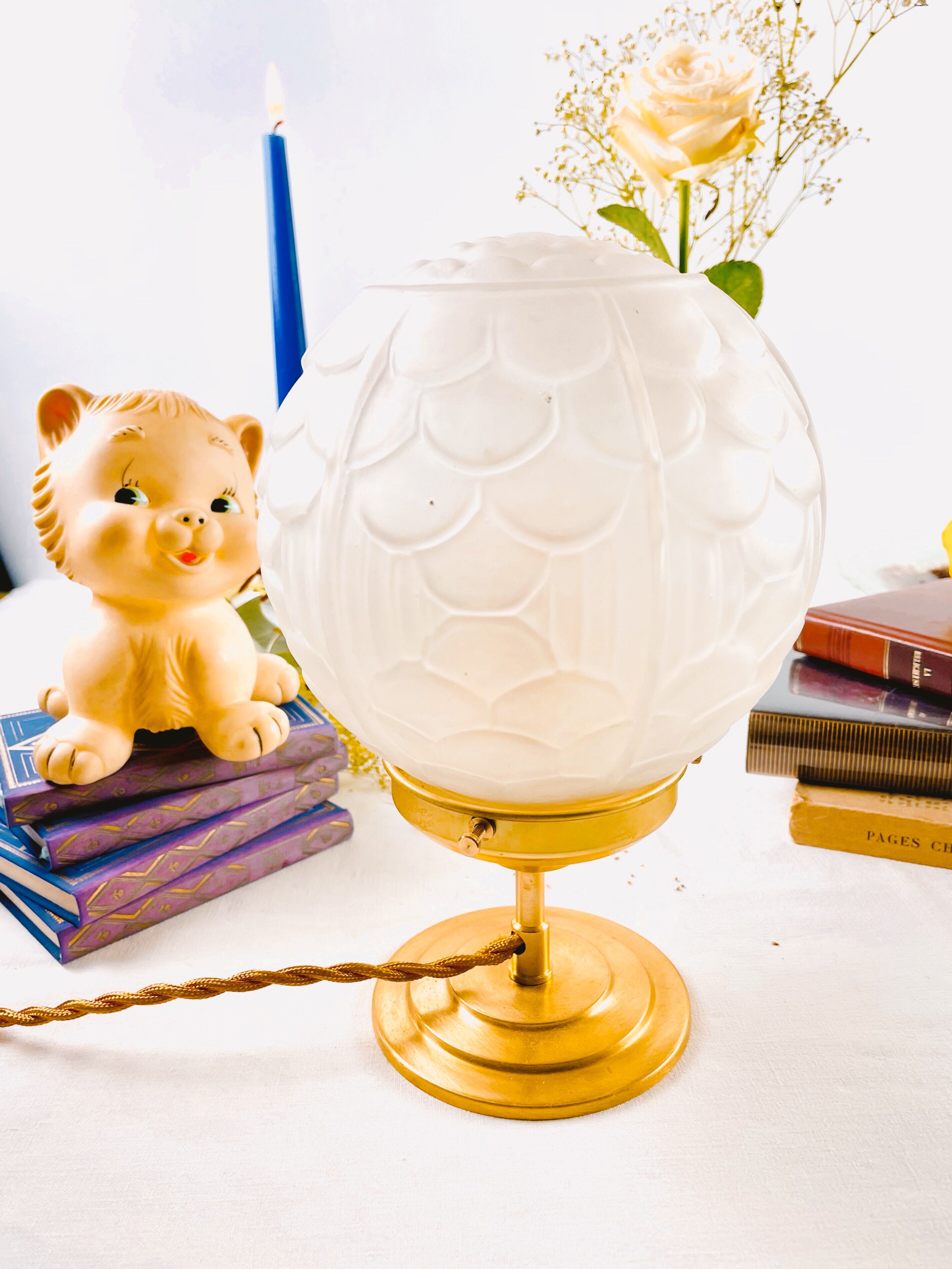 Art Deco white frosted globe table lamp - Year 40