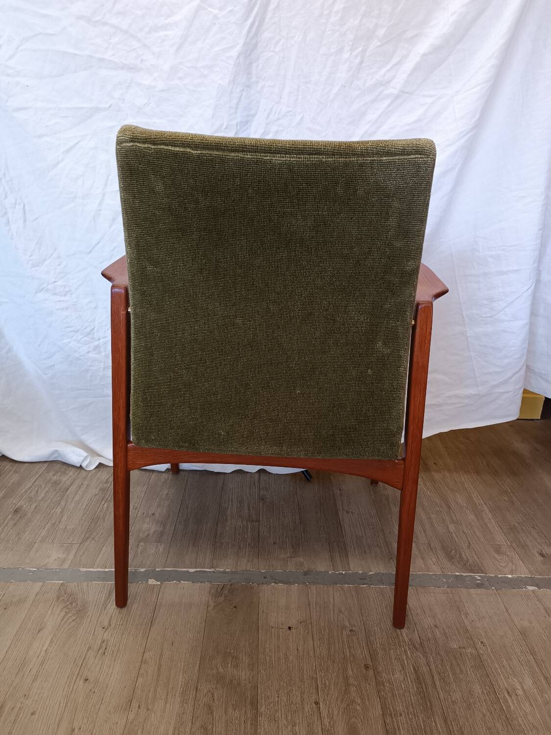 Fauteuil de bureau scandinave en teck et velours vert