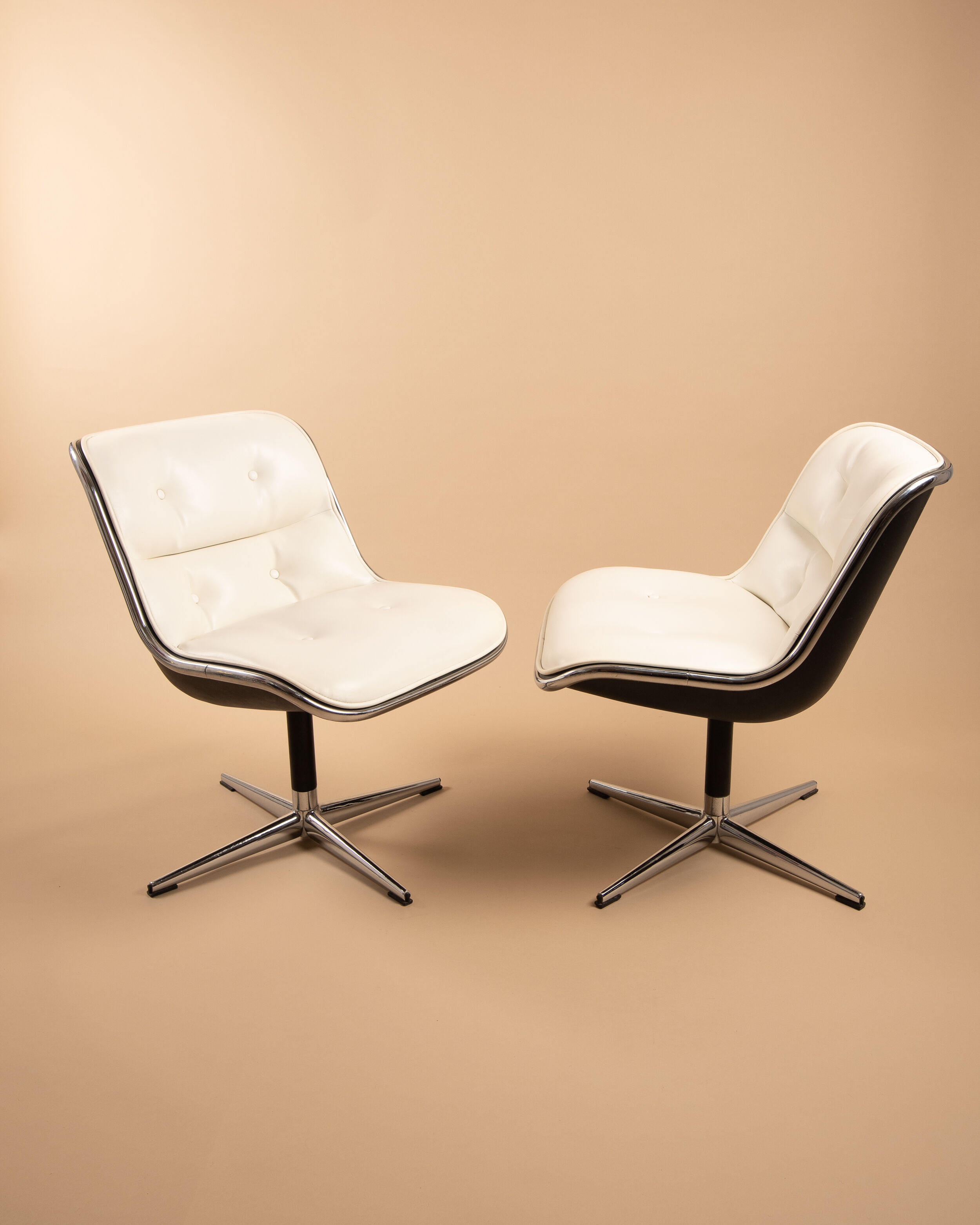 Pair of chairs by Charles Pollock, knoll 60