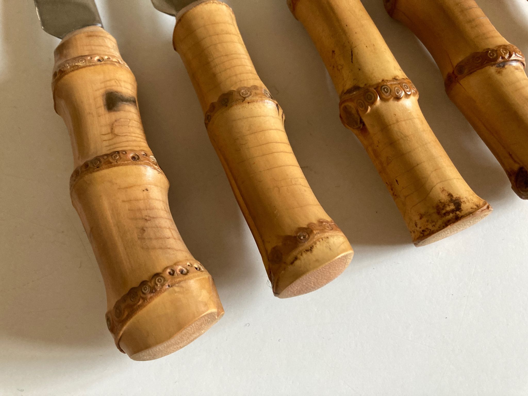 Set de 6 couteaux de table 1960 riviera manche bambou